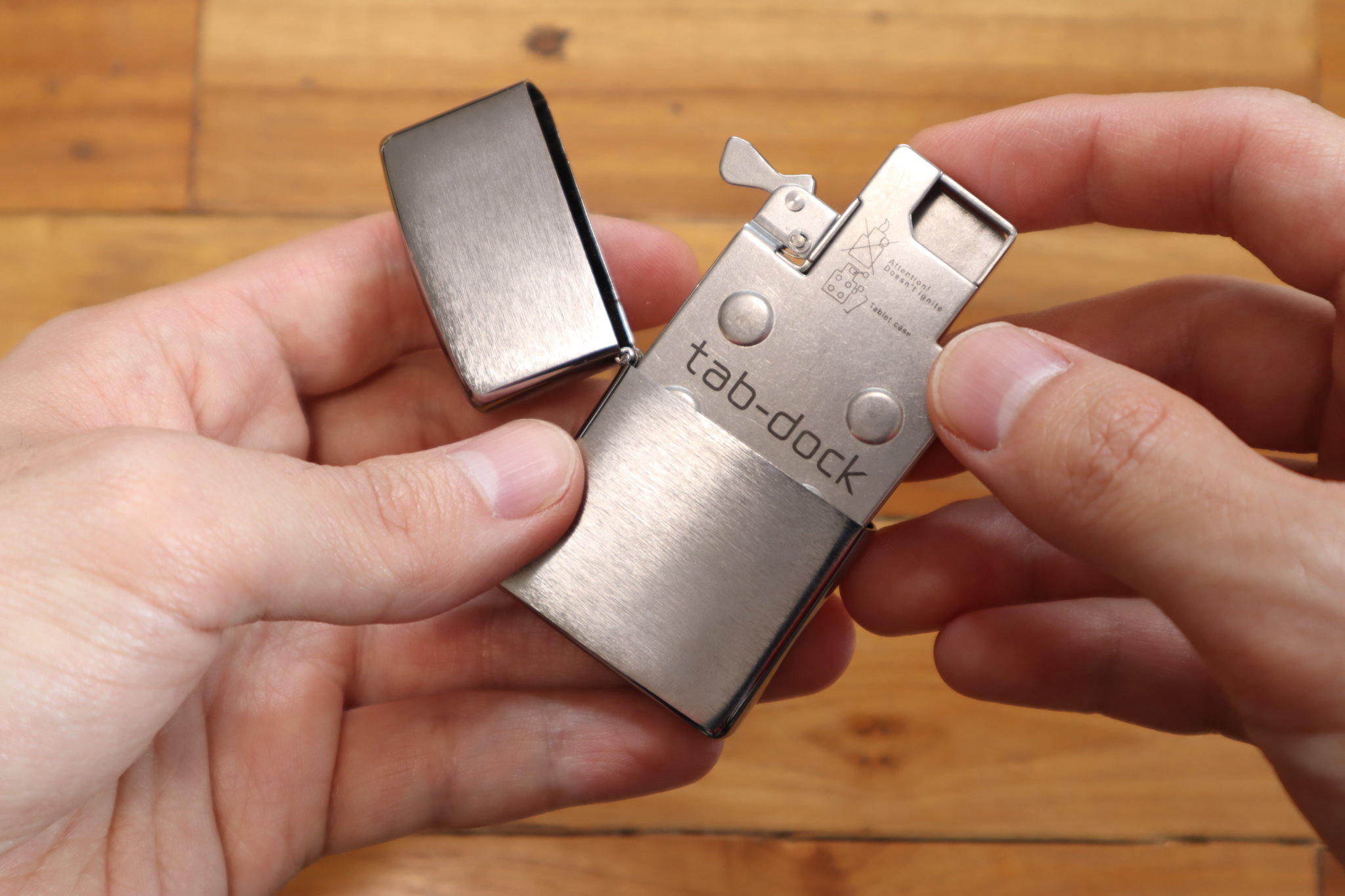 お気に入りのZippoがフリスクケースに。薬のタブレットケースにもなる『tabdock（タブドック）』｜モノログmono log