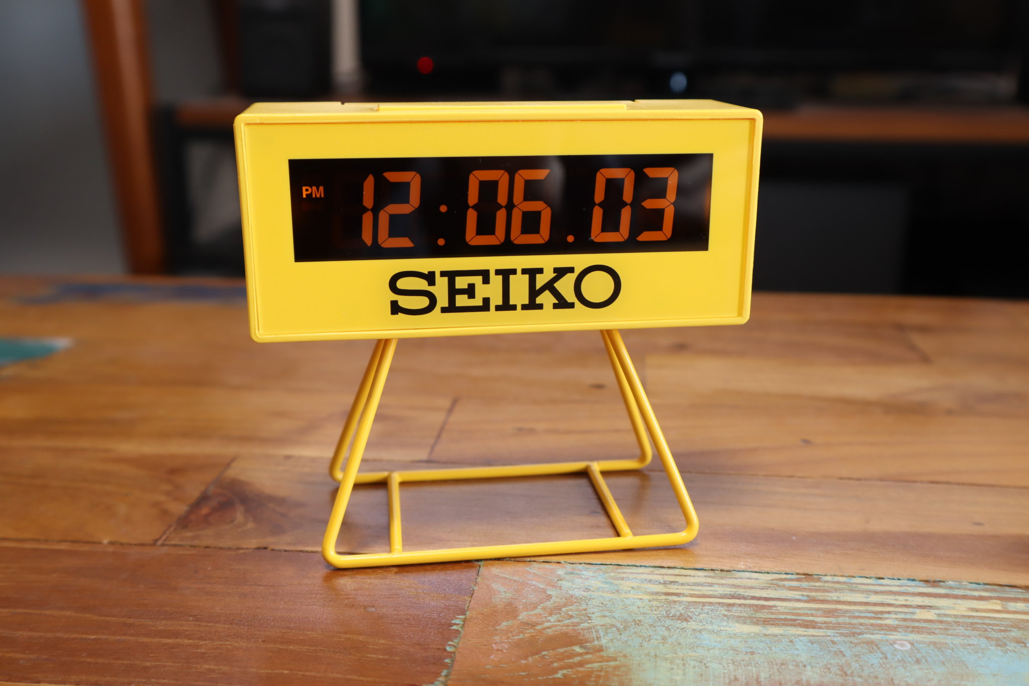 陸上部じゃなくても欲しい。「SEIKO（セイコー）」のデジタルスポーツタイマー置き時計『SQ815Y』｜モノログ-mono log-